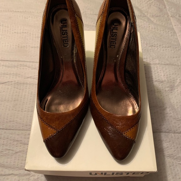 👠HOST PICK👠VEUC Unlisted Size 8.5 Brown and Tan patent patchwork pumps. - Picture 2 of 4